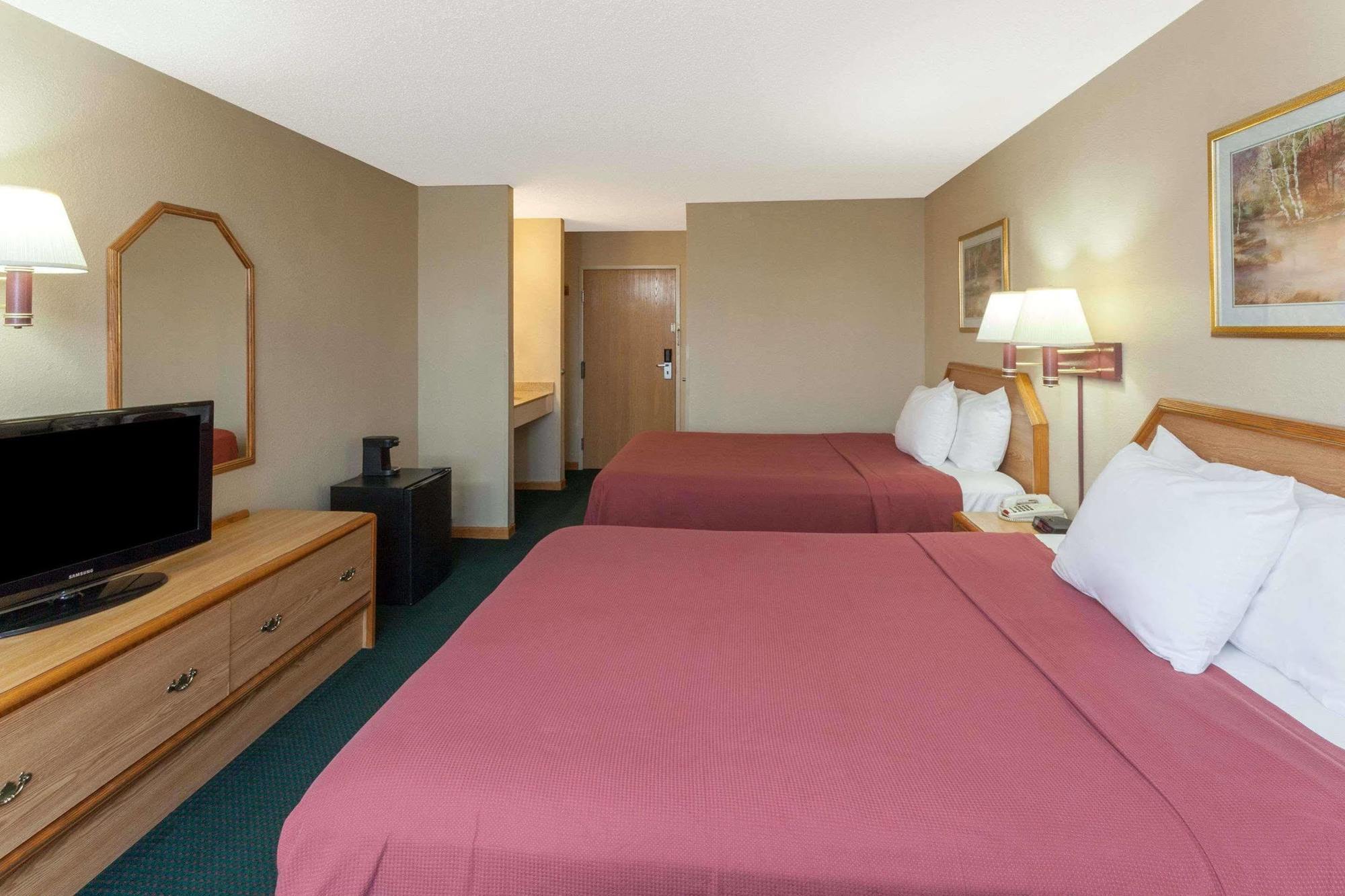 Hotel Super 8 By Wyndham Remington Extérieur photo