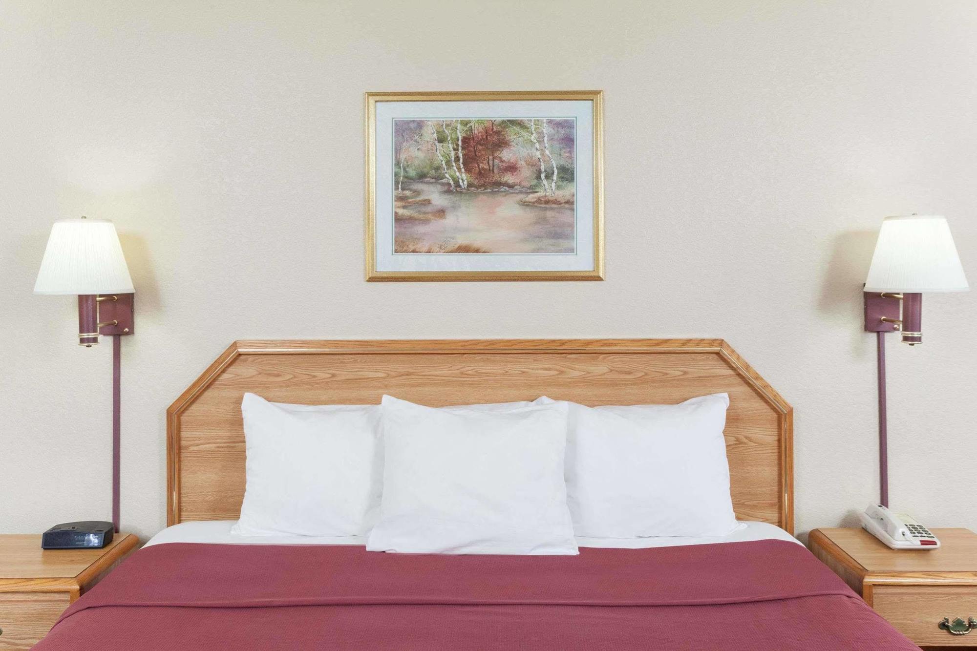 Hotel Super 8 By Wyndham Remington Extérieur photo