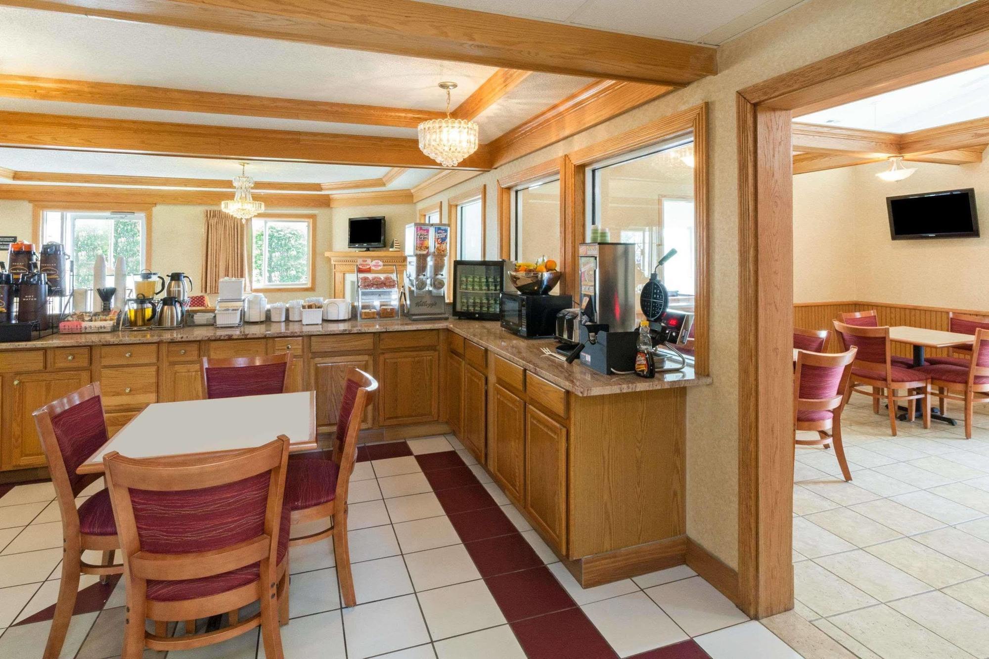 Hotel Super 8 By Wyndham Remington Extérieur photo