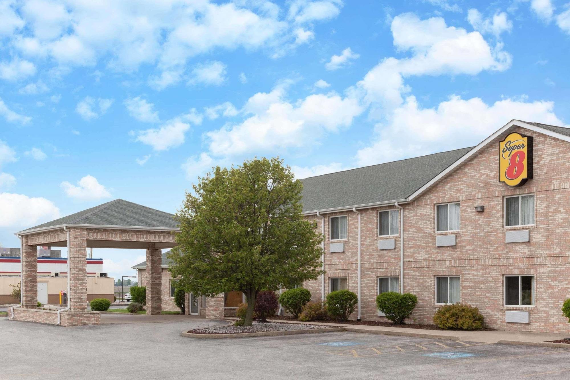 Hotel Super 8 By Wyndham Remington Extérieur photo